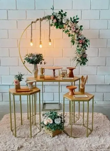 Kit Decoração Mesa Festa - Mesa Dourada e Flores