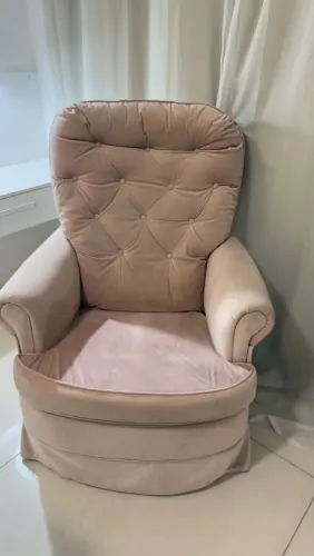 Vendo Poltrona de Amamentação.