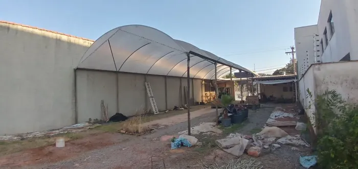 Estufa agrícola 7x24 m arcos e calhas galvanizadas