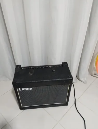 Amplificador de guitarra laney lr35 (aceito proposta e troca por pedaleira).