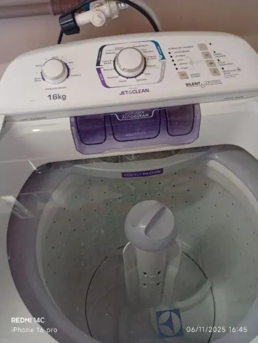 Máquina de lavar roupa Eletrolux 