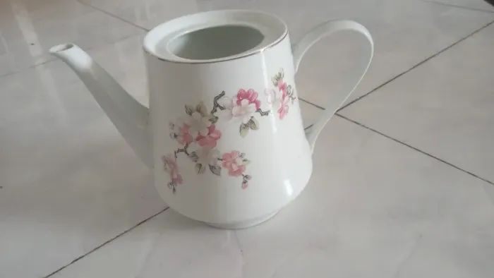 Lindo bule de porcelana floral