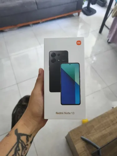Xiaomi Note 13 512 GB na caixa