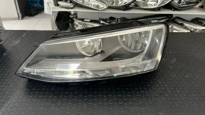FAROL JETTA L.E RECUPERADO 