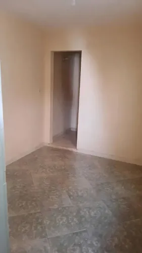 Alugo Kitnet - Irajá (Próximo a Praça da Rosa Fernandes)