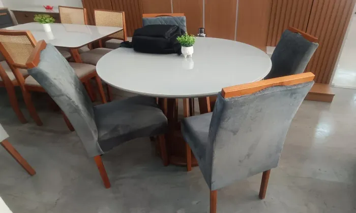 Mesa de Jantar Laqueada com 4 Cadeiras