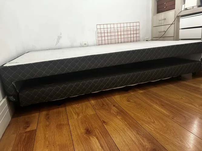 Cama com colchão e bicama viuvo