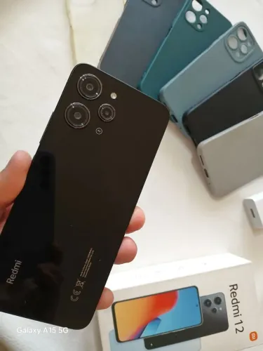 Redmi 12  8 GB RAM/128 GB/ Capinhas/ Carregador 