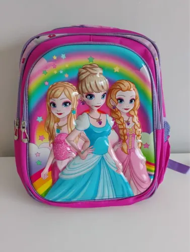 Mochila Nova! Princesas com Arco-Íris - Perfeita para a Escola!