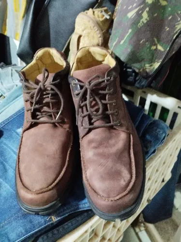 bota em couro fino tamanho 41
