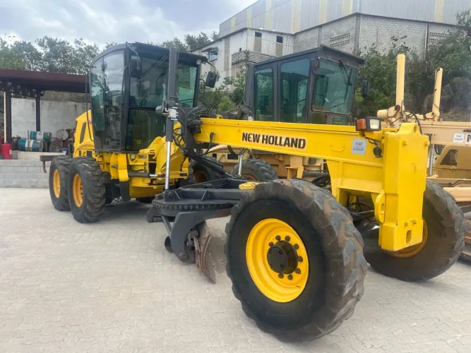 Patrol 140 New Holland 2011 .