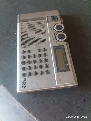 Calculadora  e rádio antigo