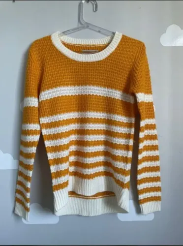 Suéter listrado amarelo e branco