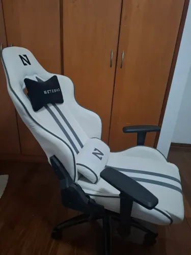 Cadeira Gamer Netenho Ergonômica - Branca e Cinza (Ajustável c/ Almofadas)