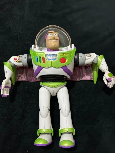 Boneco Buzz Lightyear