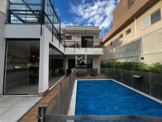 Casa à venda no Condomínio Zurich Dorf em Valinhos - SP