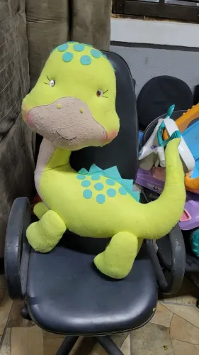 Dinossauro de pelúcia 