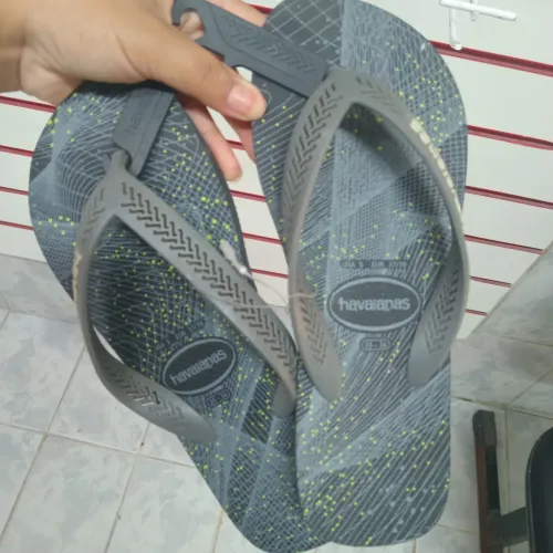 Havaianas novas cinza com bolinhas