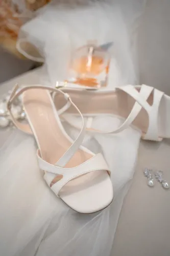 Linda sandália Constance tamanho 39