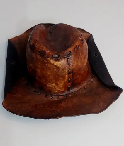 Antigo Chapéu de Couro