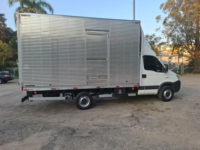 Transporte de cargas e mudanças em geral