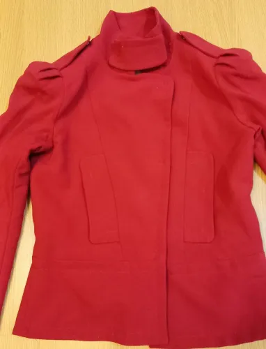 Casaco Feminino marca Talie Tamanho P. Pouco uso e sem detalhes