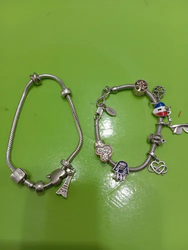 2 Pulseiras Pandora Originais com Berloques