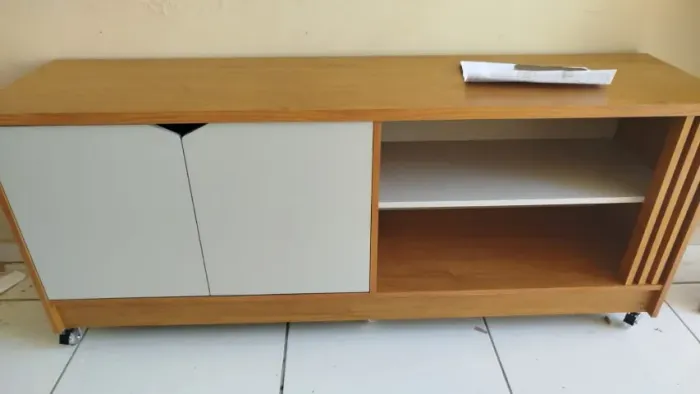 "Sutileza e Modernidade: Rack Bancada Volpi 1,54m em Off White/Nature 100% MDF"
