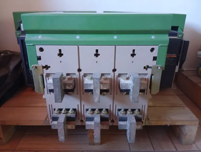 Disjuntor materpact Merlin Gerin