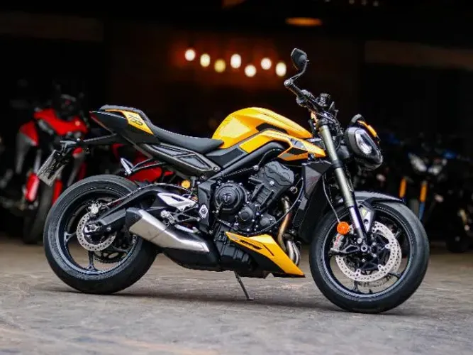 TRIUMPH STREET TRIPLE 765 RS 750 cc 
