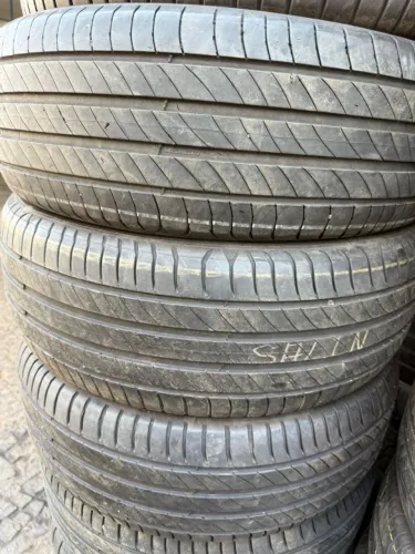 Pneu 215/55/17 Bridgestone ER de 80 % vida útil