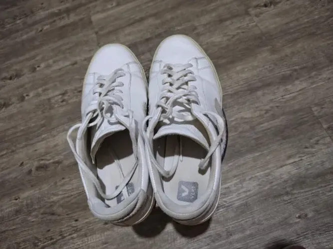 tênis vert em couro, tamanho 42 em perfeito estado de conservação