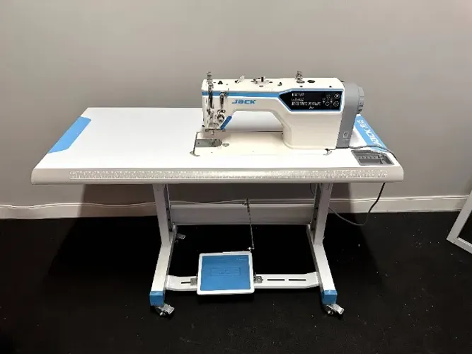 Maquina de costura jack A4F Usada apenas 3 meses, ñ singer brother