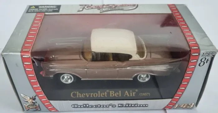 Miniatura - Chevrolet Bel Air 1957 - Escala: 1:43 - Road Signature / Yat Ming