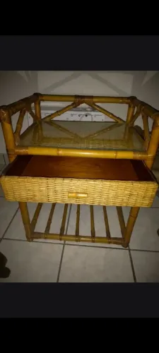 Mesa cabeceira vime solo,seminova sem  o vidro no tampo