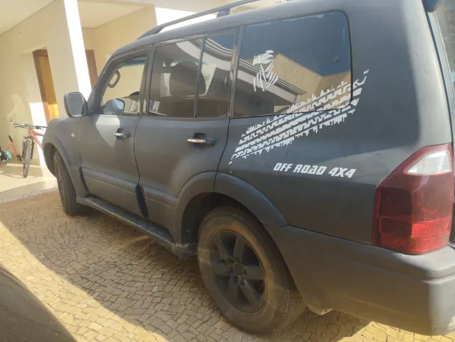 Mitsubishi Pajero GLS Hpe/hpe Full 3.8 233cv 3P AUT 2005