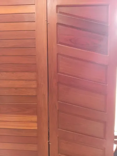 INSTALAÇÃO DE PORTAS JANELAS E ASSOCIADOS