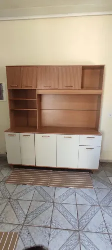 1 Armário de cozinha e 1 guarda roupa