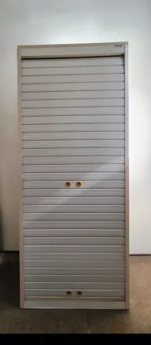 Armário / Organizador com Porta Persiana / Esteira