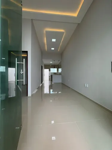 Casa com 3 Quarto(s) e 2 banheiro(s) para Alugar, 175 m² por R$ 1800 / Mês