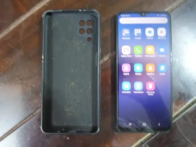 VENDE-SE CELULAR GALAXY A 12  COM 64 GB DE ARMAZENAMENTO INTERNO E 4 GB DE RAM