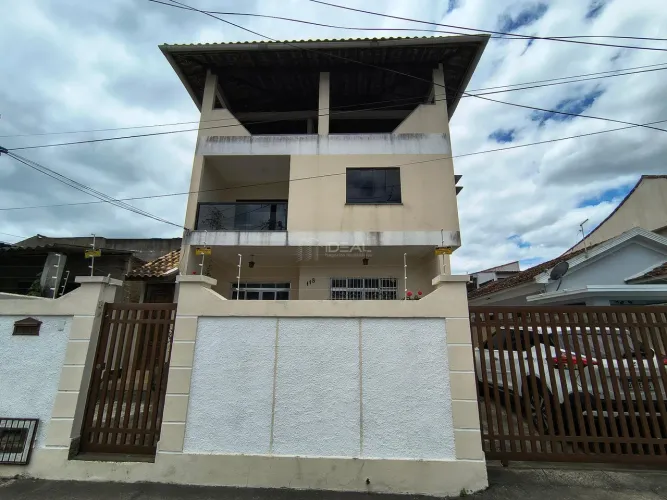 Casa nos altos para aluguel no Parque Rosario em Campos dos Goytacazes