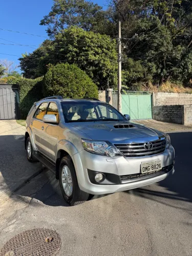 Toyota Hilux SW4 SRV D4-d 4X4 3.0 TDI Dies. AUT 2013