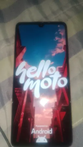 Celular em perfeito estado, zero sem marcas de uso e sem defeito nenhum.