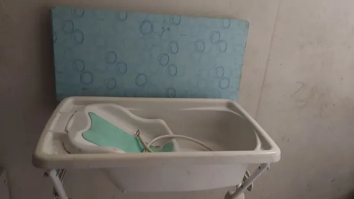 Banheira com suporte e trocador