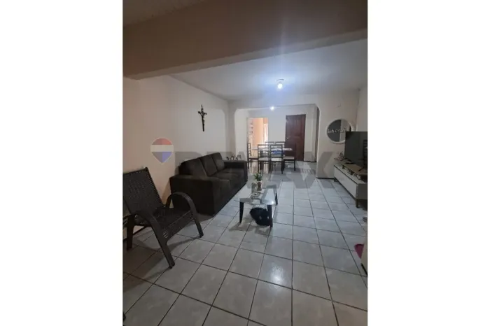 Casa à Venda no Conjunto Ceará | 3 Quartos, 2 Suítes, Ponto Comercial e Terreno 11x22