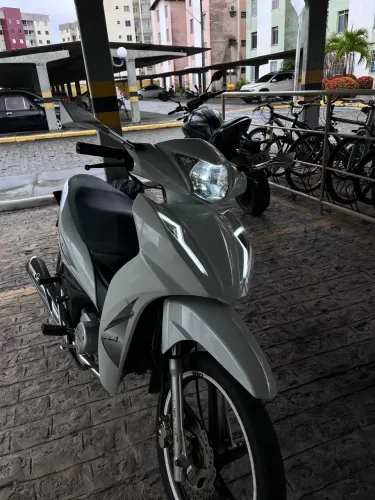 Avelloz 90cc única dona.