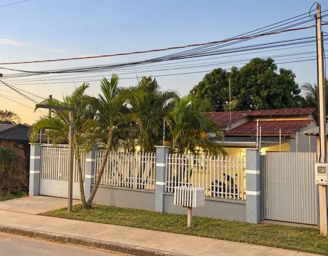 Casa para alugar com 2 quartos e garagem - R$ 900