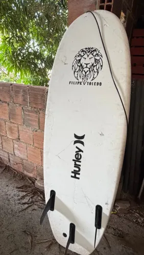 Vendo prancha de surf Filipe Toledo Hurley, com pouquíssimo uso!