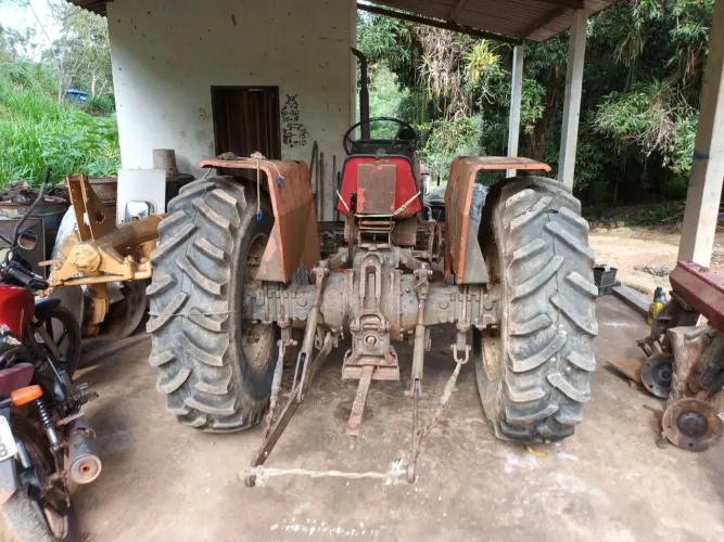 Trator MF265 4x2